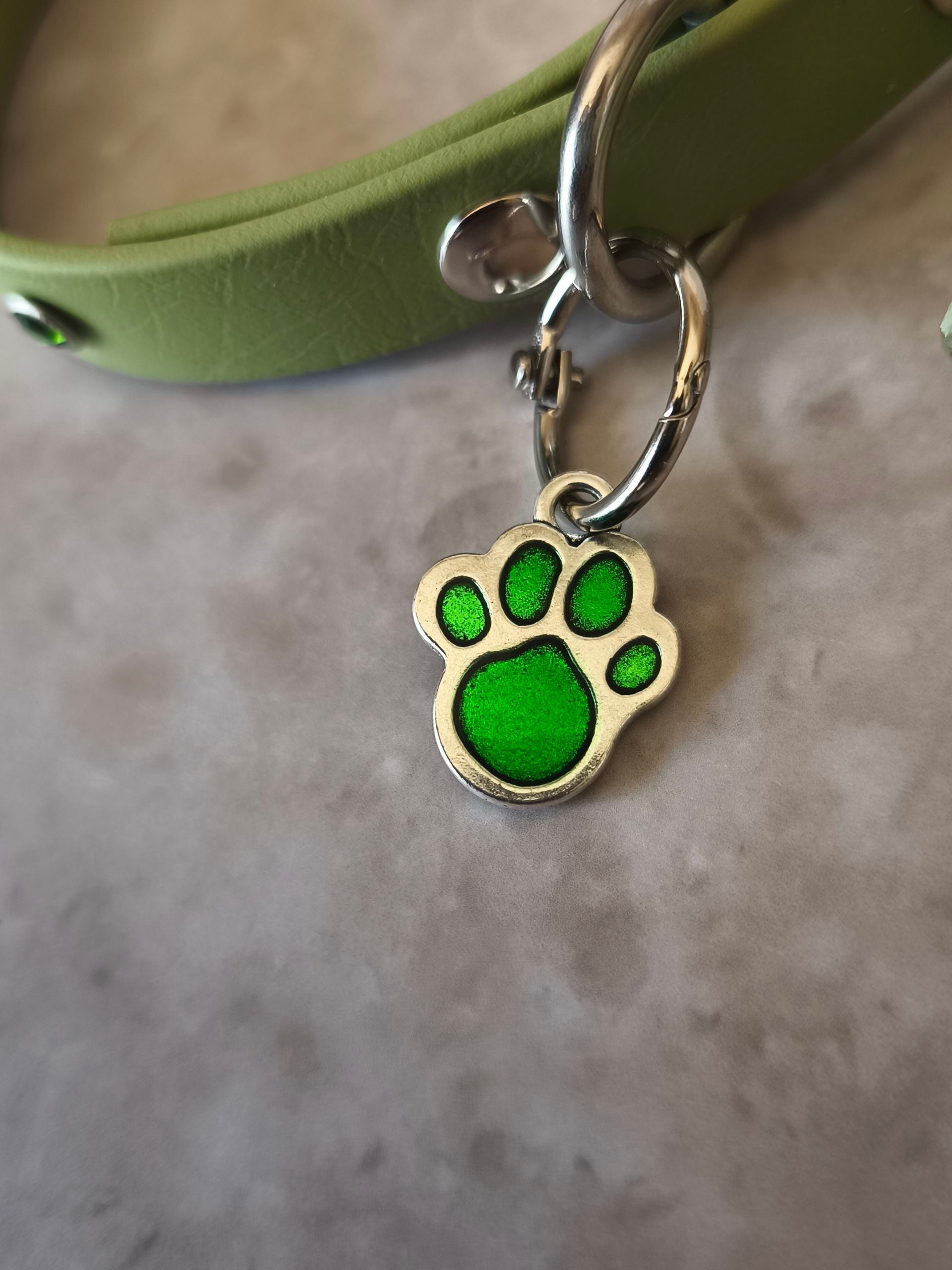Pendentif Patte chien vert Patte de luxe